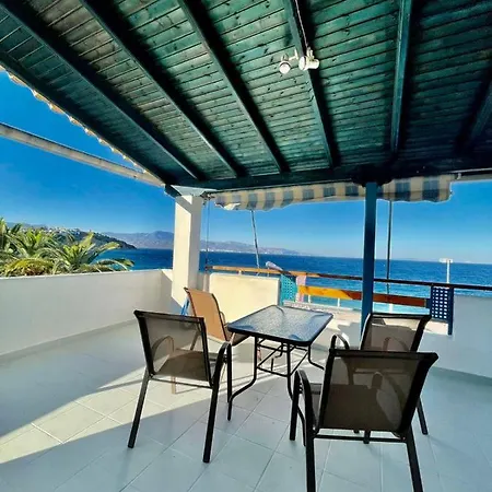 On The Beach Apartment *